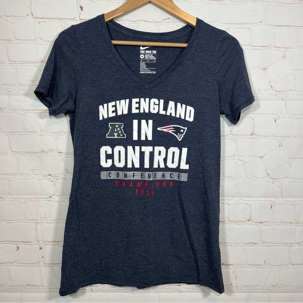 Nike New England Patriots T Shirt Womens Medium Blue V Neck 2016 Champions